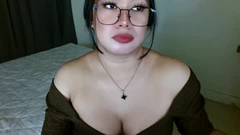 Snapshot of jewel_28 chatting on 01.05.25 Jewel online show from 01.05.25