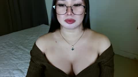 Snapshot of jewel_28 chatting on 02.01.25 Jewel online show from 02.01.25