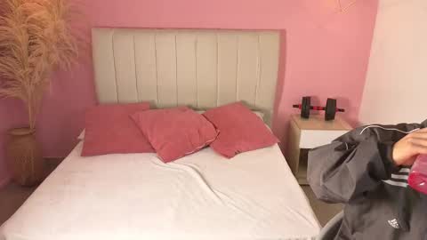 Snapshot of jhan_vassilis chatting on 03.25.26 Jhan online show from 03.25.26