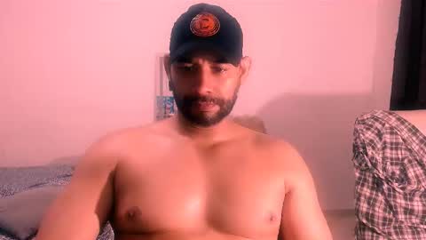 Snapshot of jho173027 chatting on 11.07.25 En moreno online show from 11.07.25