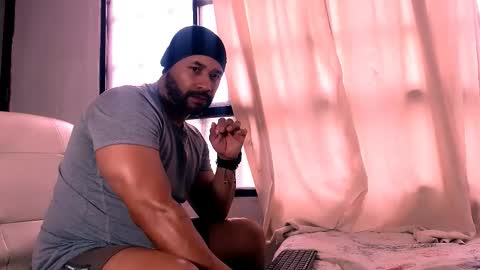 Snapshot of jho173027 chatting on 11.16.25 En moreno online show from 11.16.25