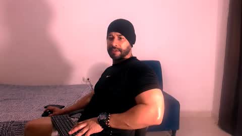 Snapshot of jho173027 chatting on 11.19.25 En moreno online show from 11.19.25