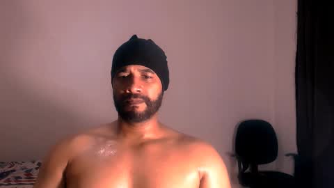 Snapshot of jho173027 chatting on 11.22.25 En moreno online show from 11.22.25