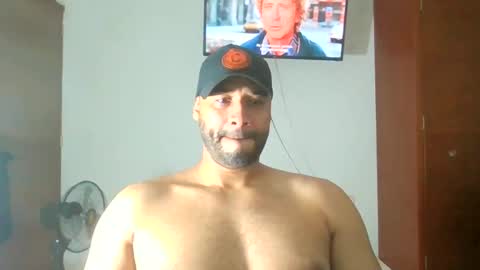 Snapshot of jho173027 chatting on 12.13.25 En moreno online show from 12.13.25