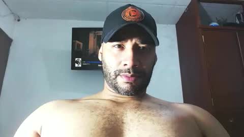 Snapshot of jho173027 chatting on 12.15.25 En moreno online show from 12.15.25