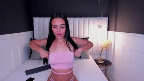 Snapshot of jhoanaduran_ chatting on 01.18.25 Jhoana online show from 01.18.25