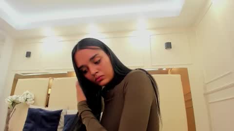 Jhoana  online show from 10.17.25