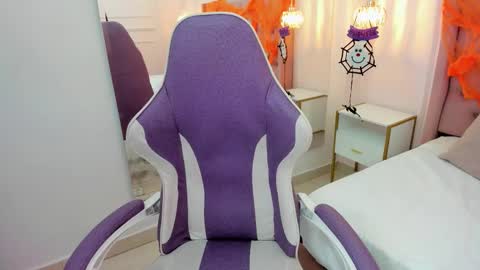 Jhoana  online show from 10.31.25