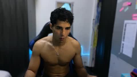 Snapshot of jhon_2000s chatting on 10.04.25 jhon online show from 10.04.25