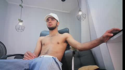 Snapshot of jhon_malo chatting on 02.08.25 jhon_malo online show from 02.08.25
