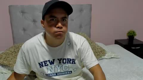 Snapshot of jhonatan_morales_s chatting on 10.12.25 jhonatan_morales_s online show from 10.12.25
