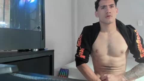 Snapshot of jhonduglas chatting on 12.17.25 jhonduglas online show from 12.17.25