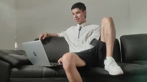 Snapshot of jhongrey2 chatting on 12.11.24 jhon online show from 12.11.24