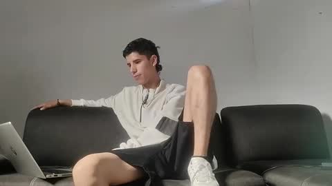 Snapshot of jhongrey2 chatting on 12.11.24 jhon online show from 12.11.24