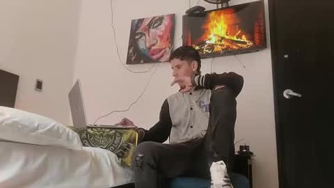 Snapshot of jhongrey2 chatting on 01.05.25 jhon online show from 01.05.25