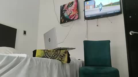 Snapshot of jhongrey2 chatting on 01.20.25 jhon online show from 01.20.25