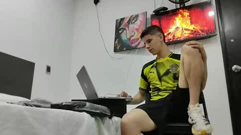 Snapshot of jhongrey2 chatting on 02.02.25 jhon online show from 02.02.25