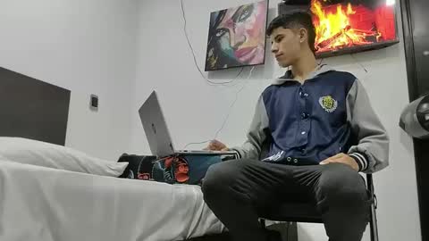 Snapshot of jhongrey2 chatting on 02.12.25 jhon online show from 02.12.25