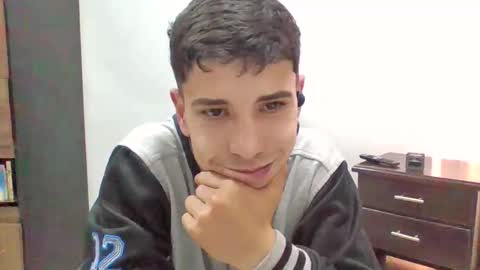 Snapshot of jhongrey2 chatting on 02.20.25 jhon online show from 02.20.25