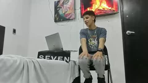 Snapshot of jhongrey2 chatting on 02.26.25 jhon online show from 02.26.25
