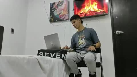 Snapshot of jhongrey2 chatting on 02.26.25 jhon online show from 02.26.25