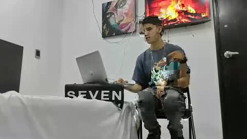 Snapshot of jhongrey2 chatting on 02.26.25 jhon online show from 02.26.25