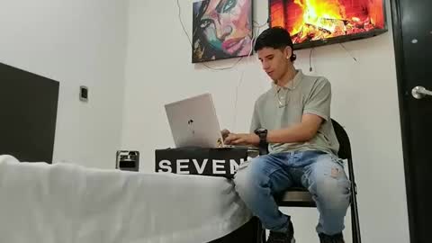 Snapshot of jhongrey2 chatting on 02.27.25 jhon online show from 02.27.25
