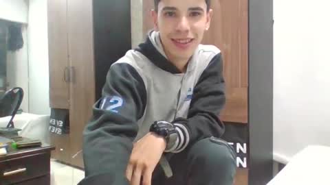 Snapshot of jhongrey2 chatting on 03.02.25 jhon online show from 03.02.25