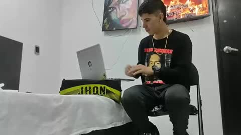 Snapshot of jhongrey2 chatting on 03.12.25 jhon online show from 03.12.25