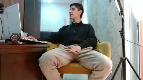 Snapshot of jhongrey2 chatting on 09.30.25 jhon online show from 09.30.25