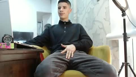 Snapshot of jhongrey2 chatting on 10.02.25 jhon online show from 10.02.25