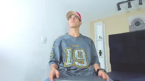 Snapshot of jhonn_rhyss chatting on 01.04.25 Jhon online show from 01.04.25