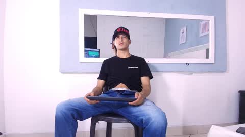 Snapshot of jhonn_rhyss chatting on 02.08.25 Jhon online show from 02.08.25