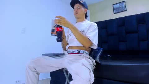 Snapshot of jhonn_rhyss chatting on 09.18.25 Jhon online show from 09.18.25