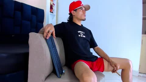 Snapshot of jhonn_rhyss chatting on 11.19.25 Jhon online show from 11.19.25