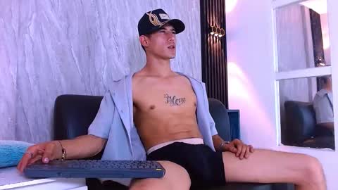 Snapshot of jhonn_rhyss chatting on 12.21.25 Jhon online show from 12.21.25