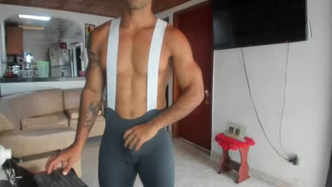Snapshot of jhonnyxxfitnexx chatting on 09.17.25 jh online show from 09.17.25