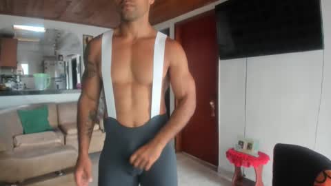 Snapshot of jhonnyxxfitnexx chatting on 12.20.25 jh online show from 12.20.25