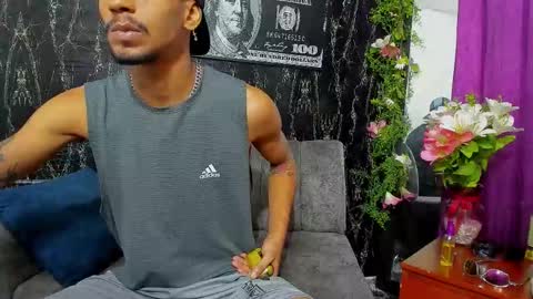 Snapshot of jhonson821 chatting on 11.19.25 jhonson821 online show from 11.19.25