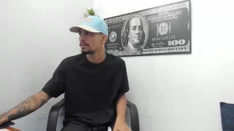 Snapshot of jhonson821 chatting on 11.30.25 jhonson821 online show from 11.30.25