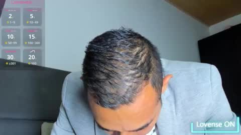 Snapshot of jhonyalzate chatting on 11.25.25 Jhony Alzate online show from 11.25.25