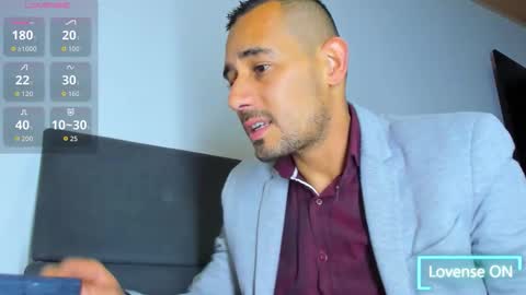 Snapshot of jhonyalzate chatting on 11.30.25 Jhony Alzate online show from 11.30.25