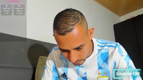 Snapshot of jhonyalzate chatting on 01.13.26 Jhony Alzate online show from 01.13.26