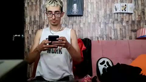 Jhosuamoore  online show from 10.19.25