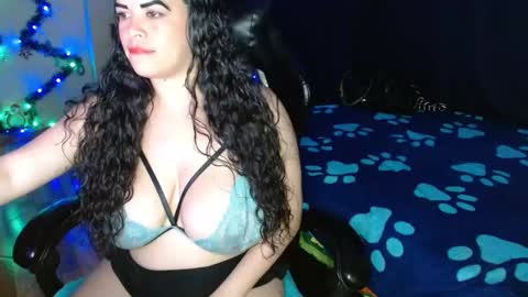 Jhulia online show from 12.20.24