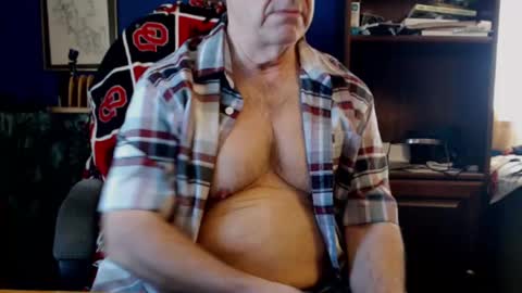 Snapshot of jimikb chatting on 02.23.25 Jim online show from 02.23.25