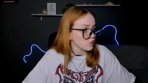 Snapshot of jina_toys chatting on 09.10.25 jina_toys online show from 09.10.25