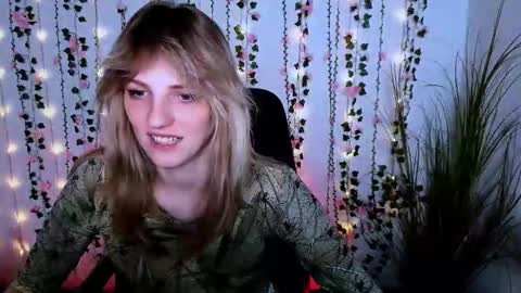 Snapshot of jina_toys chatting on 09.12.25 jina_toys online show from 09.12.25