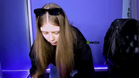 Snapshot of jina_toys chatting on 09.30.25 jina_toys online show from 09.30.25