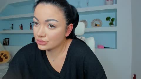 Juliee online show from 11.27.25